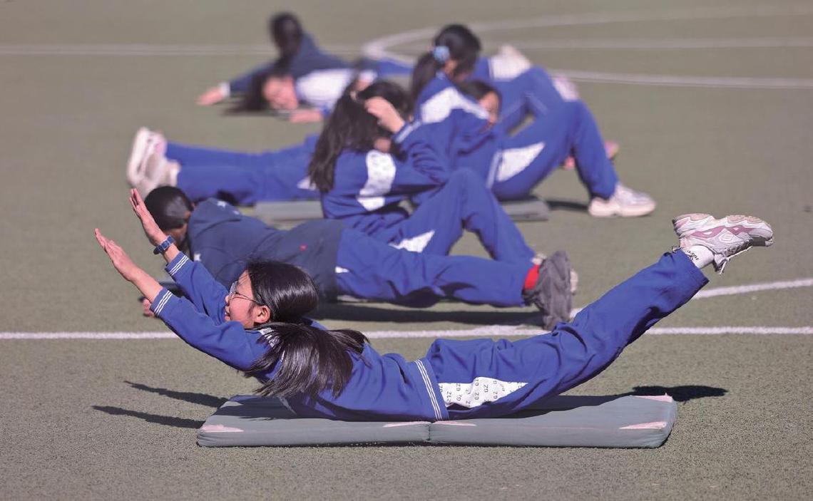 家出少女怎么体育坐,家出少女怎么体育坐家出少女体育坐解锁方法